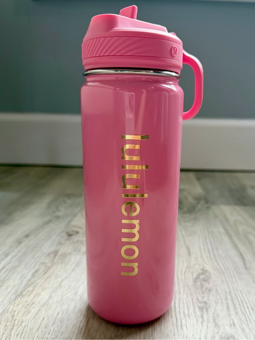 Lululemon - Back to Life Sport Bottle - 18oz
w/ Straw Lid in Bright Pink & Gold
